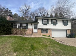 9919 Brookside Cir, Bloomington, MN 55431
