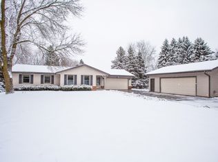 W306N7010 Bette Ann Dr, Hartland, WI 53029