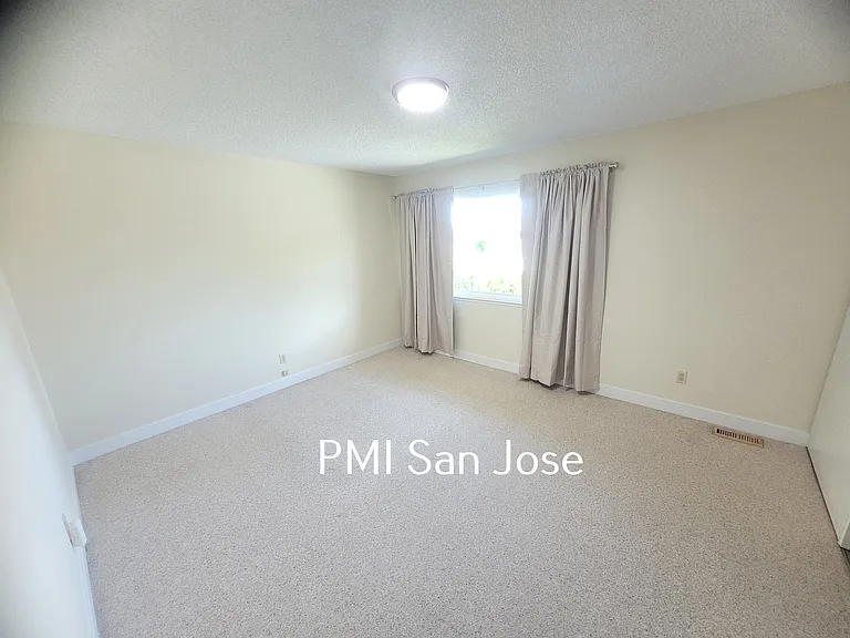 1260 Crescent Ter — Photo 12