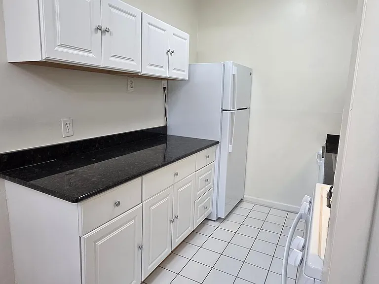 10424 Rockville Pike #402 — Photo 16