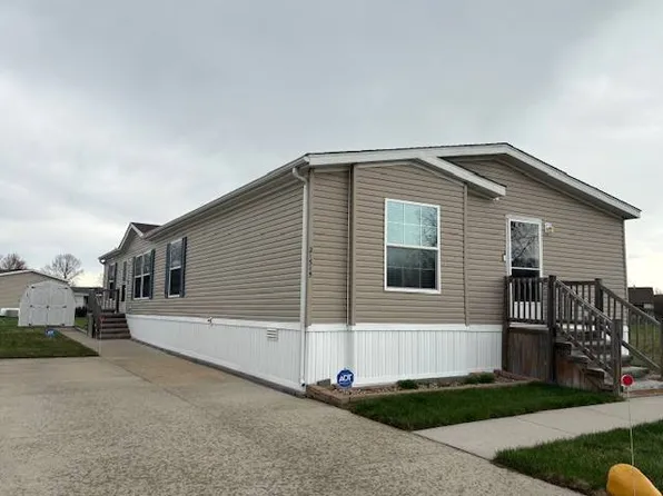 21515 Le Fleur Ct, Macomb, MI 48044