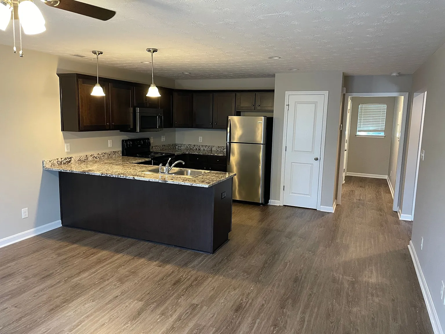 Six Mile Lane Apartments — Photo 1