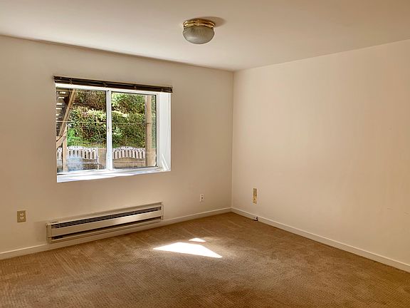 3rd image of 601 Myra Way