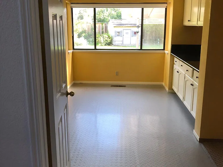 dining room to kitchen entrance