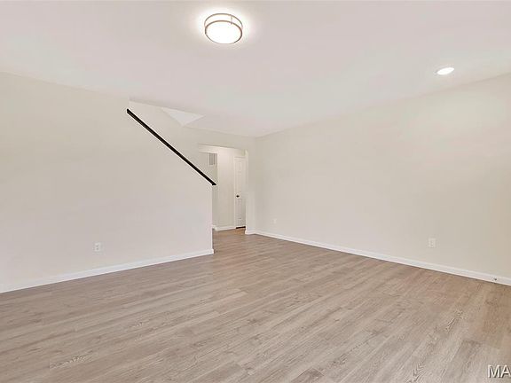3rd image of 1519 Winding Meadows Dr
