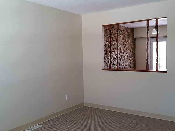 3rd image of 9536 Winkler Dr