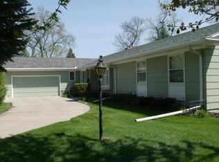 12 Lilac Ln, Aberdeen, SD 57401