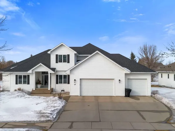 49 Desiree Dr, Grand Forks, ND 58201