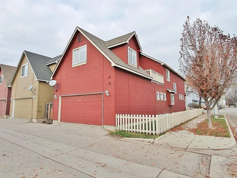 385 W Hale St — Photo 27