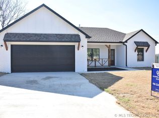 36 N Maple Dr, Kellyville, OK 74039