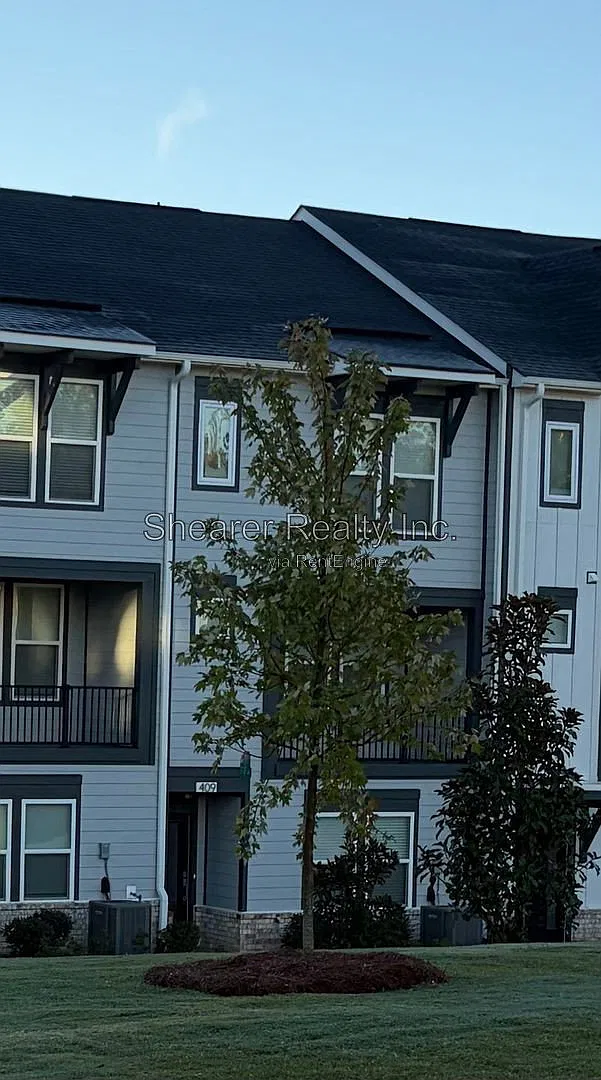 3 bed, 3.5 bath, 1576 sqft, $2,500 — Photo 1