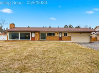 28750 W Nine Mile Rd, Farmington Hills, MI 48336