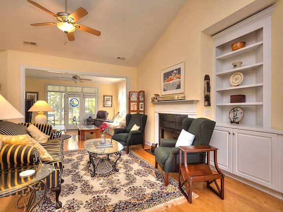 4th image of 2934 Moorings Way SE