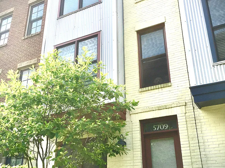 5709 44th Ave — Photo 1