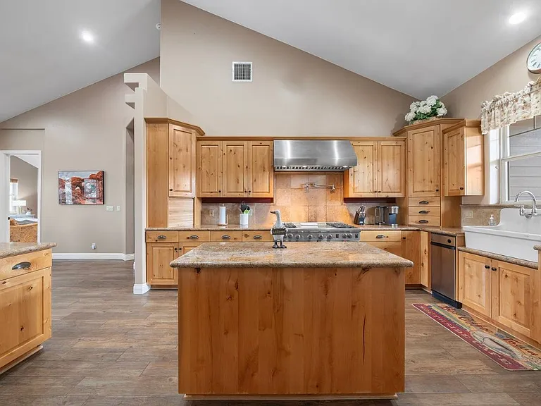 18087 Newview Dr — Photo 17