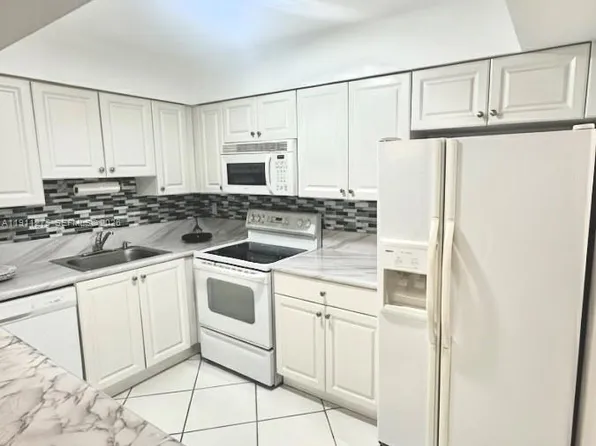 4158 Inverrary Dr APT 405, Lauderhill, FL 33319