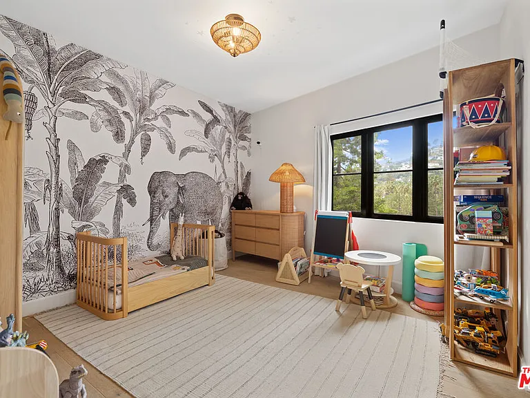 2065 Watsonia Ter — Photo 20