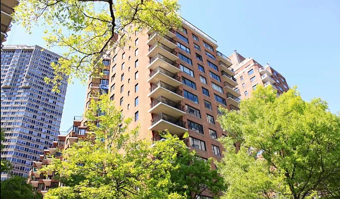 Rented by R New York | media 13