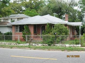 3rd image of 624 E Blount St