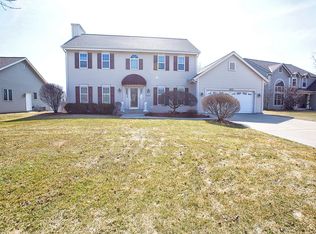 8787 W Willow Pointe Pkwy, Franklin, WI 53132