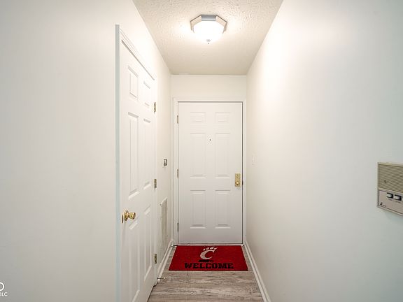 5th image of 8354 Glenwillow Ln Unit 101