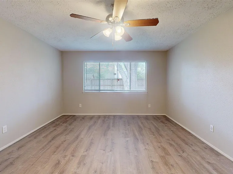 2331 Barrington Place Dr — Photo 20