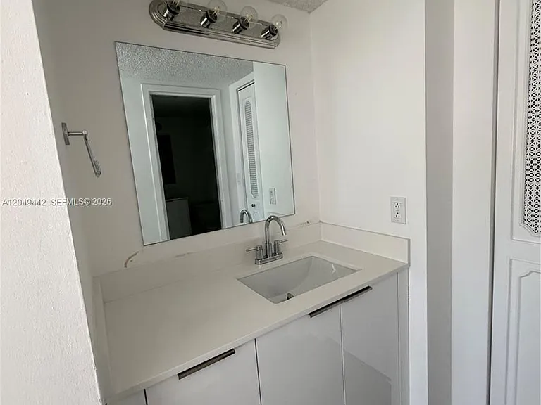1420 Brickell Bay Dr #1005C — Photo 10