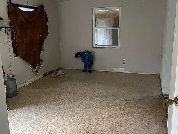5th image of 727 Lincoln Ave