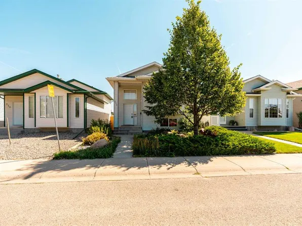 206 W Fairmont Garden Rd S, Lethbridge, AB T1K 7L3