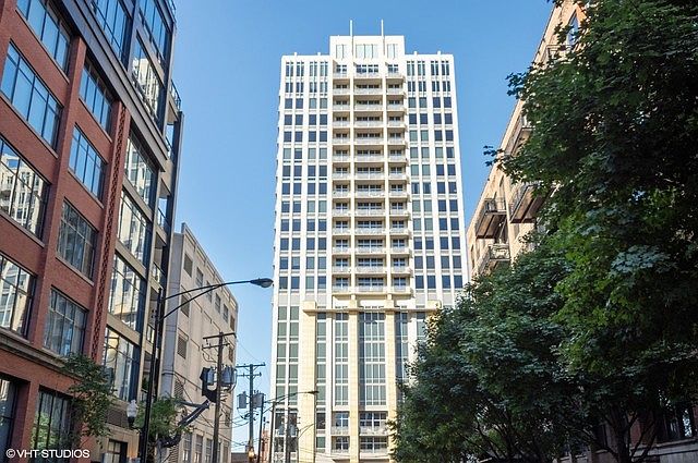 1st image of 700 N Larrabee St APT 109