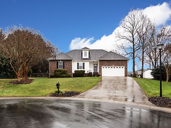 2nd image of 606 Highland Pl