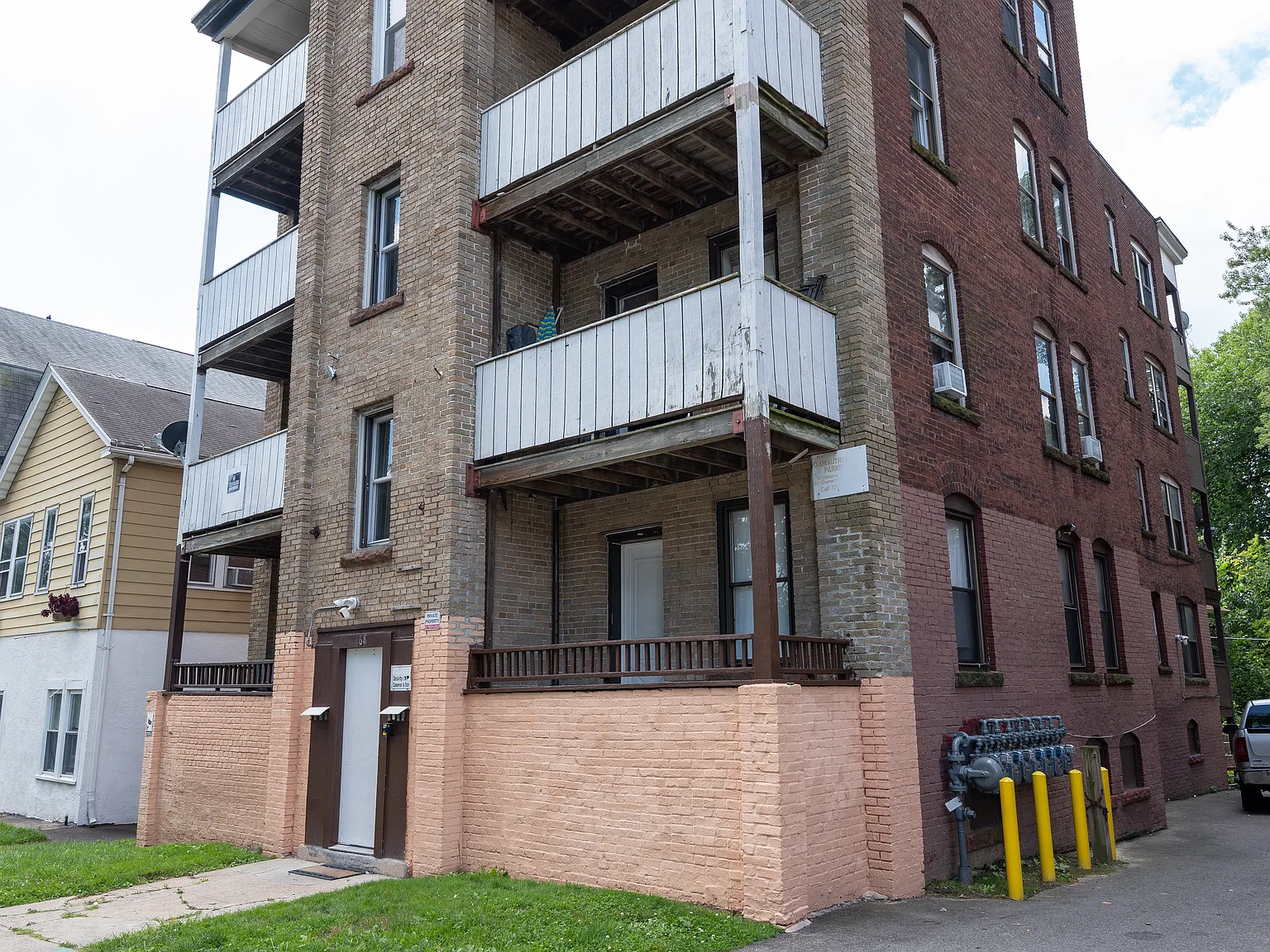 2 bed, 1000 sqft, $1,575 — Photo 3