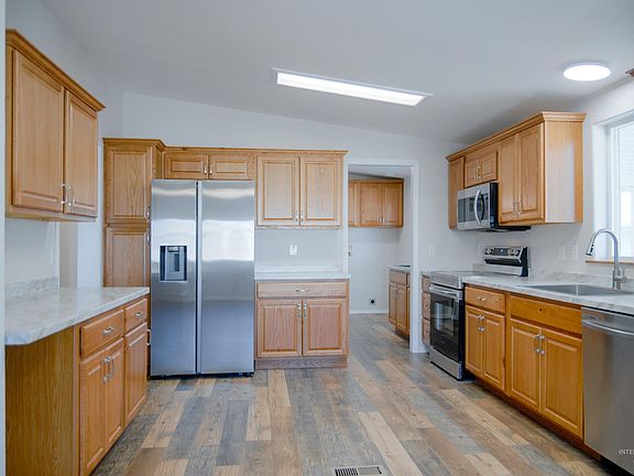 2nd image of 2115 6th Ave Trailer 38