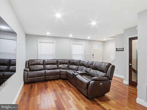 3rd image of 8307 Snowden Oaks Pl