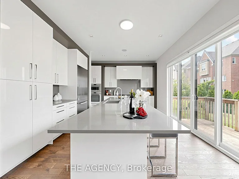 32 Conger St — Photo 7