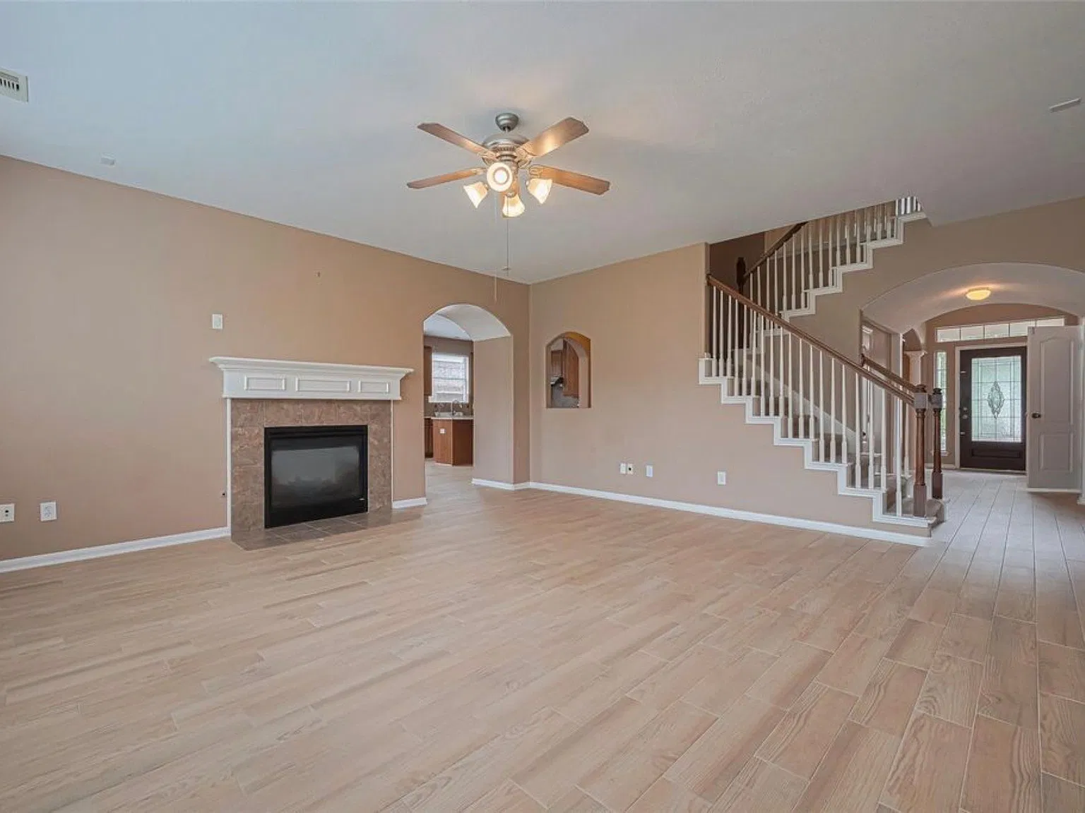 6 Bedrooms, Missouri City. 3,200 Month — Photo 2