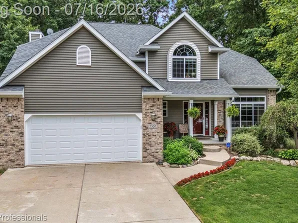 7520 Paradise Dr, Grand Blanc, MI 48439