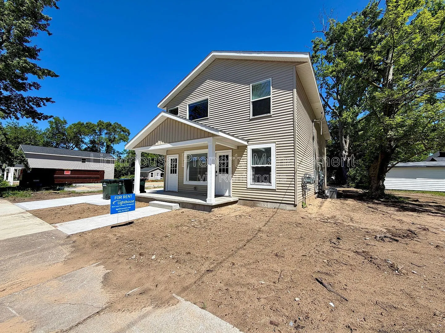3 bed, 3.0 bath, 1100 sqft, $1,590 — Photo 2