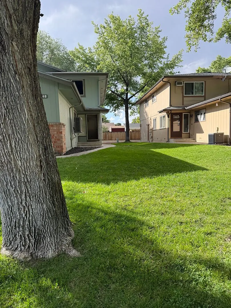 2-Bedroom Townhouse Near Shopping, Dining & Freeway Access — Photo 2