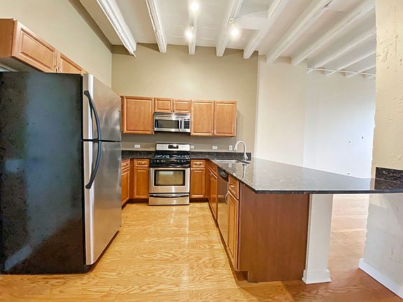 4th image of 4015 N Milwaukee Ave Unit 305