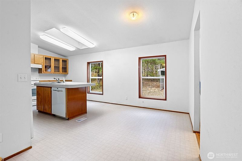 4th image of 261 E Pinedirosa Road