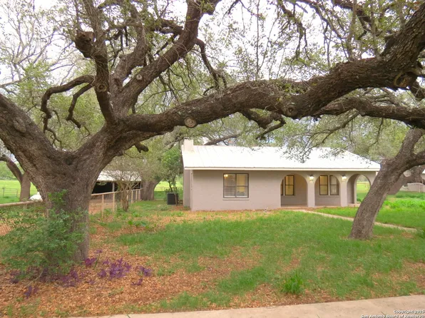 490 Horton, Poteet, TX 78065