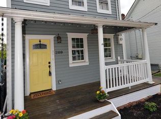 209 S St SE, Leesburg, VA 20175
