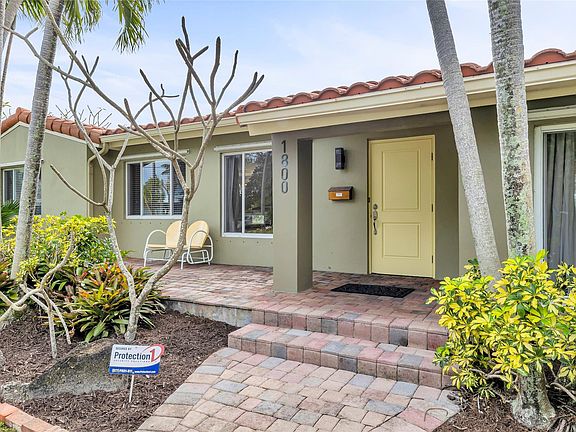 2nd image of 1800 Coral Gardens Drive