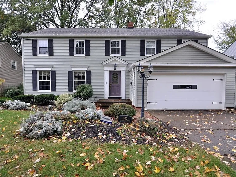 340 Plymouth Dr — Photo 1