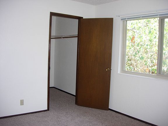 4th image of 1585 Highland Ave #G