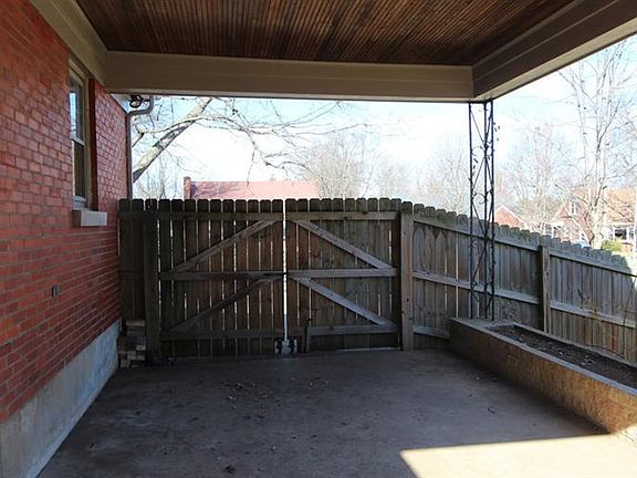 3rd image of 2558 Southview Dr