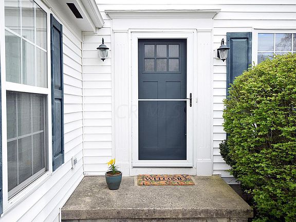 4th image of 352 Abbotsbury Dr