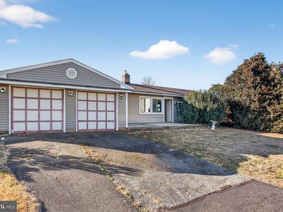 6 Field Ln, Levittown, PA, 19055