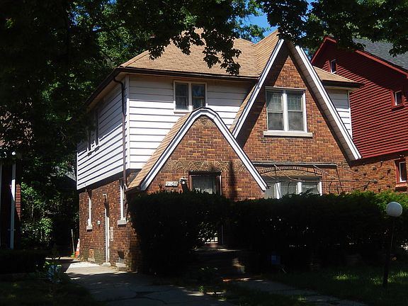 2nd image of 16153 Roselawn St